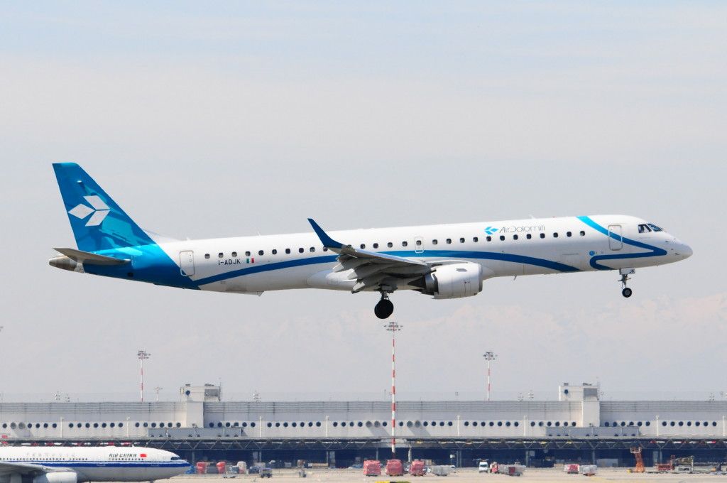 Embraer ERJ-190 (I-ADJK)
