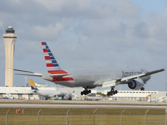 BOEING 777-300ER (N721AN)