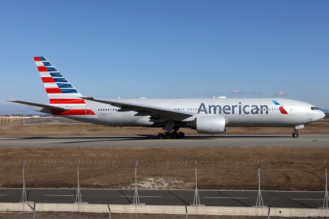 Boeing 777-200 (N767AJ)