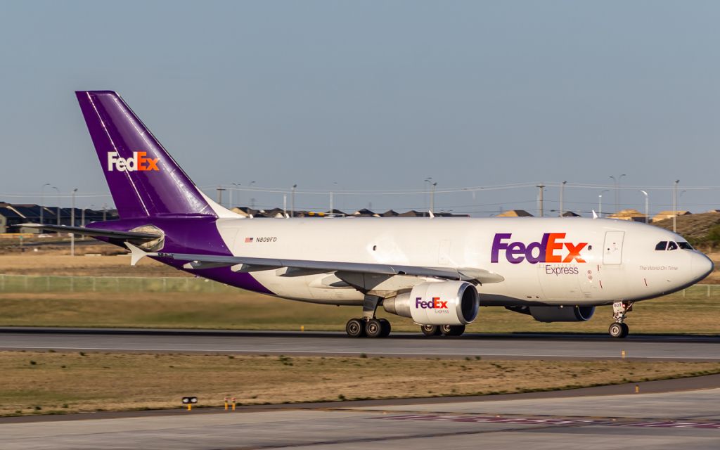 Airbus A310 (N809FD)