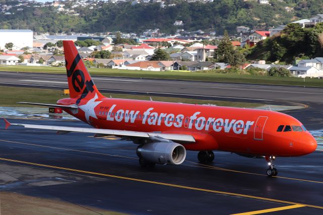 Airbus A320 (VH-VGF)