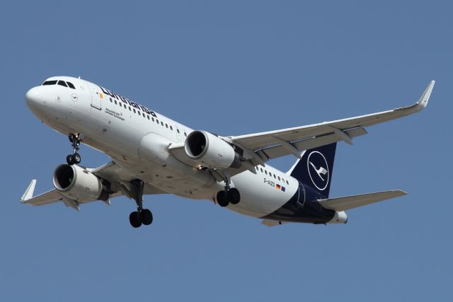 Airbus A320 (D-AIZO) - 01/08/2021:  The daily flight from Frankfurt on final to runway 30.