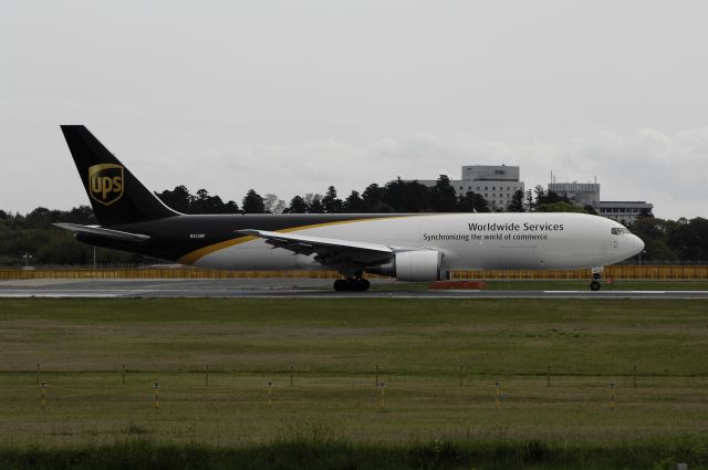 BOEING 767-300 (N323UP) - Departure at NRT Airport R/W16R on 2012/04/30