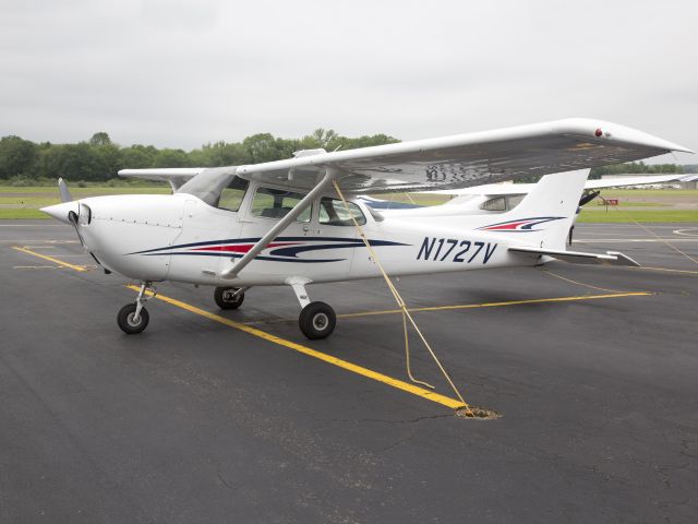 Cessna Skyhawk (N1727V) - Training fleet at Arrow Aviation (203) 744-5010