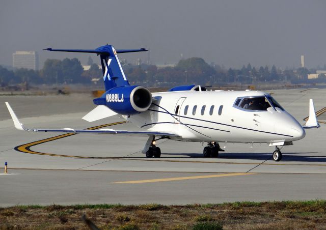 Learjet 60 (N888LJ)