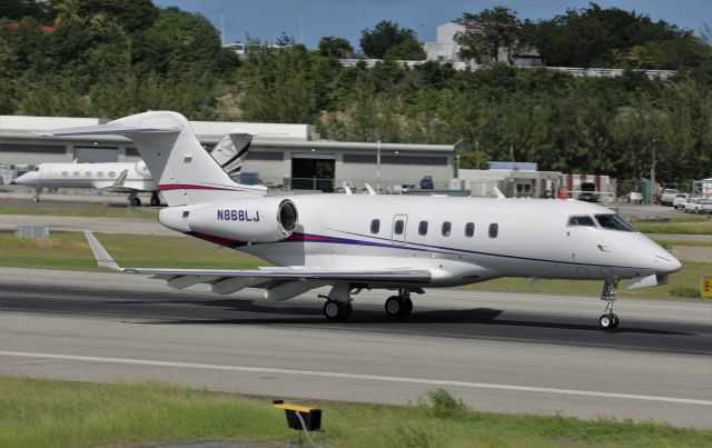 Bombardier Challenger 300 (N868LJ)