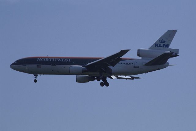 McDonnell Douglas DC-10 (N237NW) - Final Approach to Narita Intl Airport Rwy34 on 1999/04/27 " NWA&KLM c/s "
