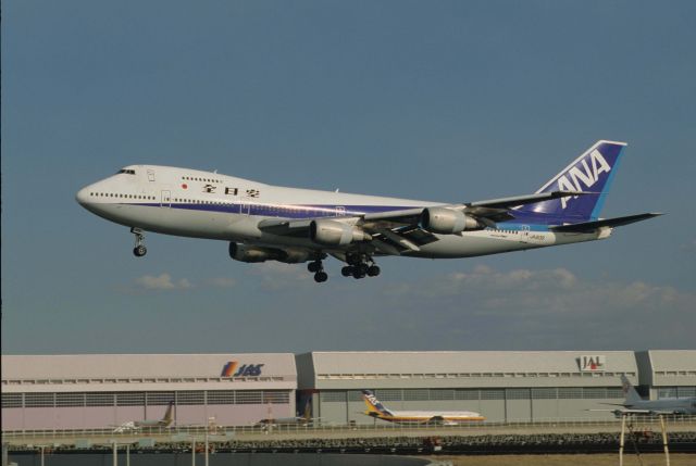 BOEING 747SR (JA8139) - Short Final at Tokyo-Haneda Intl Airport Rwy34L on 1995/01/15 