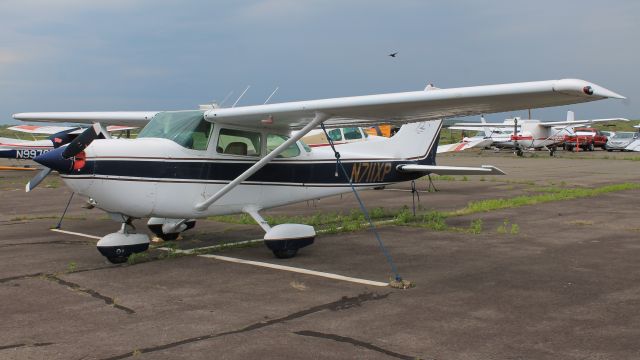 Cessna Skyhawk (N711XP) - Tied down at Oxford during the D-Day Squadron Kickoff Week, 17 May 2019.