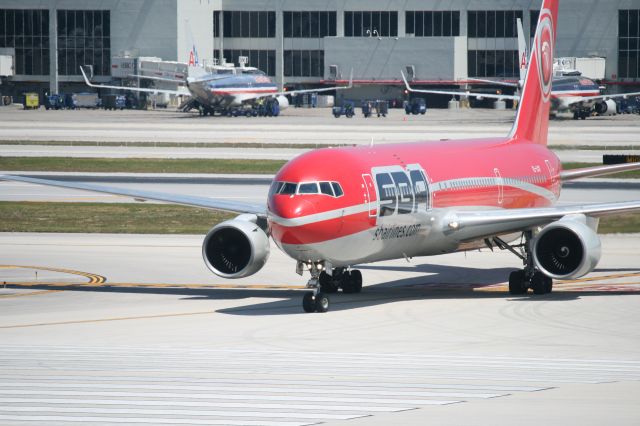 BOEING 767-300 (YL-LCY)