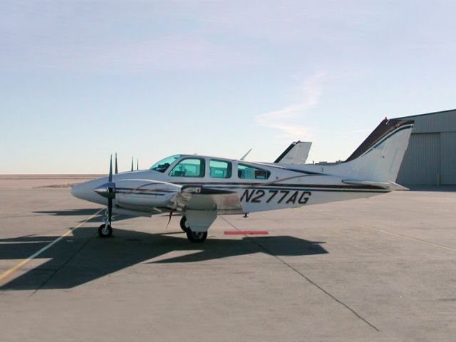 Beechcraft 55 Baron (N277AG) - A nive BE55 Baron.