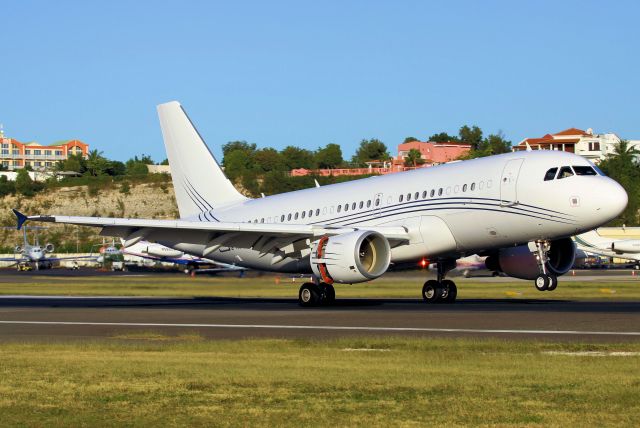 Airbus A319 (G-NOAH)