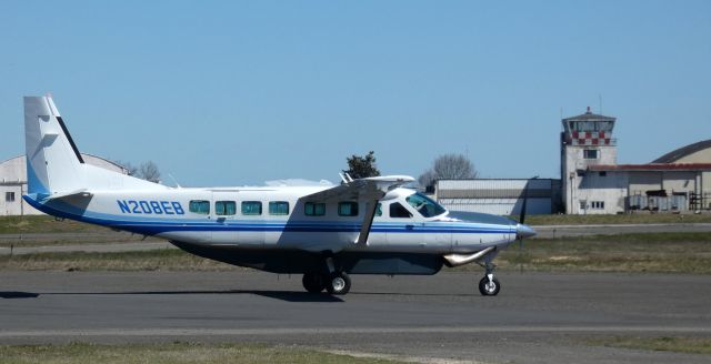 Cessna Caravan (N208EB) - Taxiing for departure is this 2004 Cessna 208B Grand Caravan in the Spring of 2024.