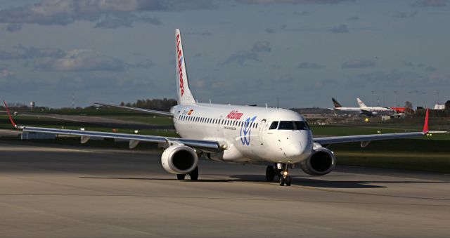 Embraer ERJ-190 (EC-LLR)