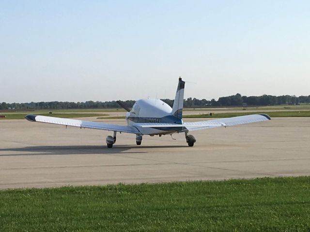 Piper Cherokee (N600AA) - Eating at Bessies Diner