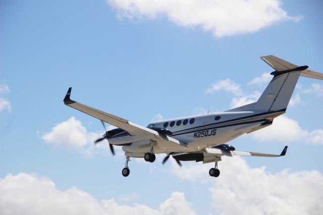 Beechcraft Super King Air 200 (N250JS)