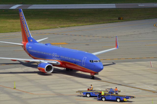 Boeing 737-800 (N8609A)