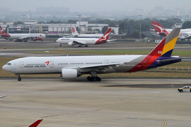 Boeing 777-200 (HL7597)