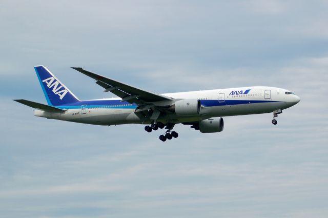 Boeing 777-200 (JA8197) - 2012-08-15