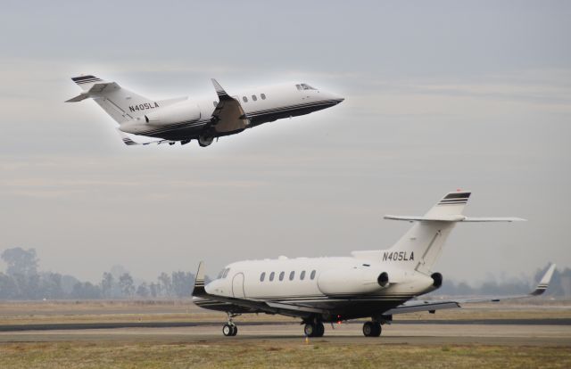 Hawker 800 (N405LA) - Raytheon Hawker 800 at Merced Regional Airport (KMCE)