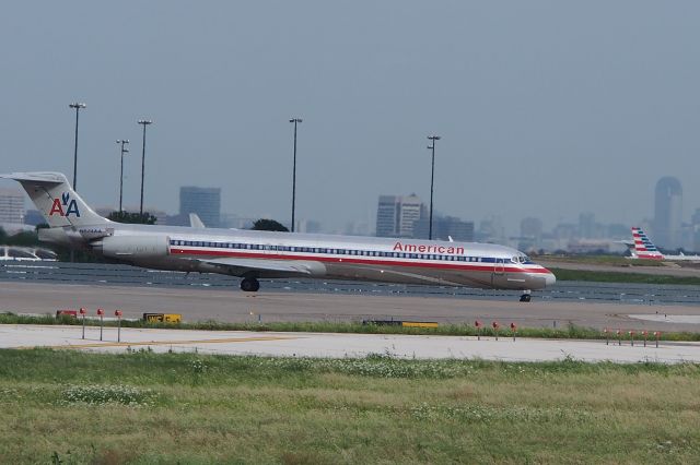 McDonnell Douglas MD-80 (N574AA)