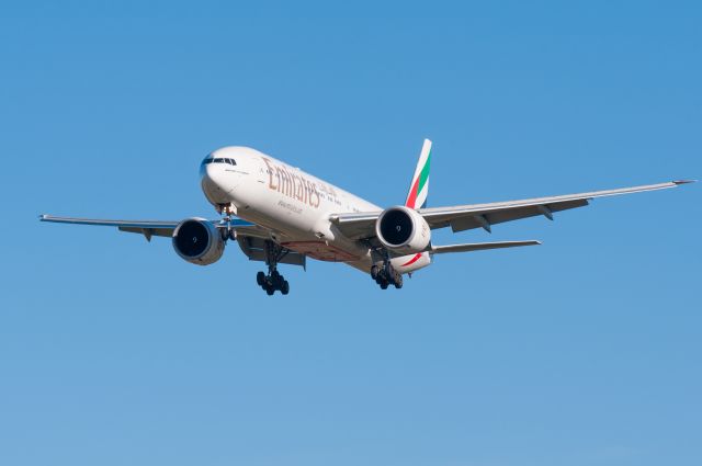 BOEING 777-300 (A6-EGH) - A big Emirates B777-300ER at DA, about to land at Christchurch International Airport.