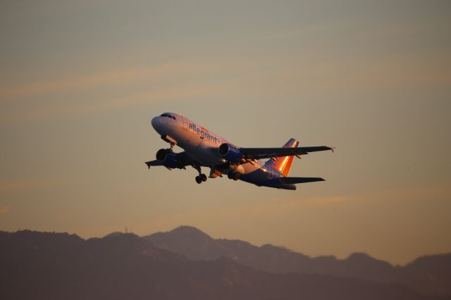 Airbus A319 (N307NV)