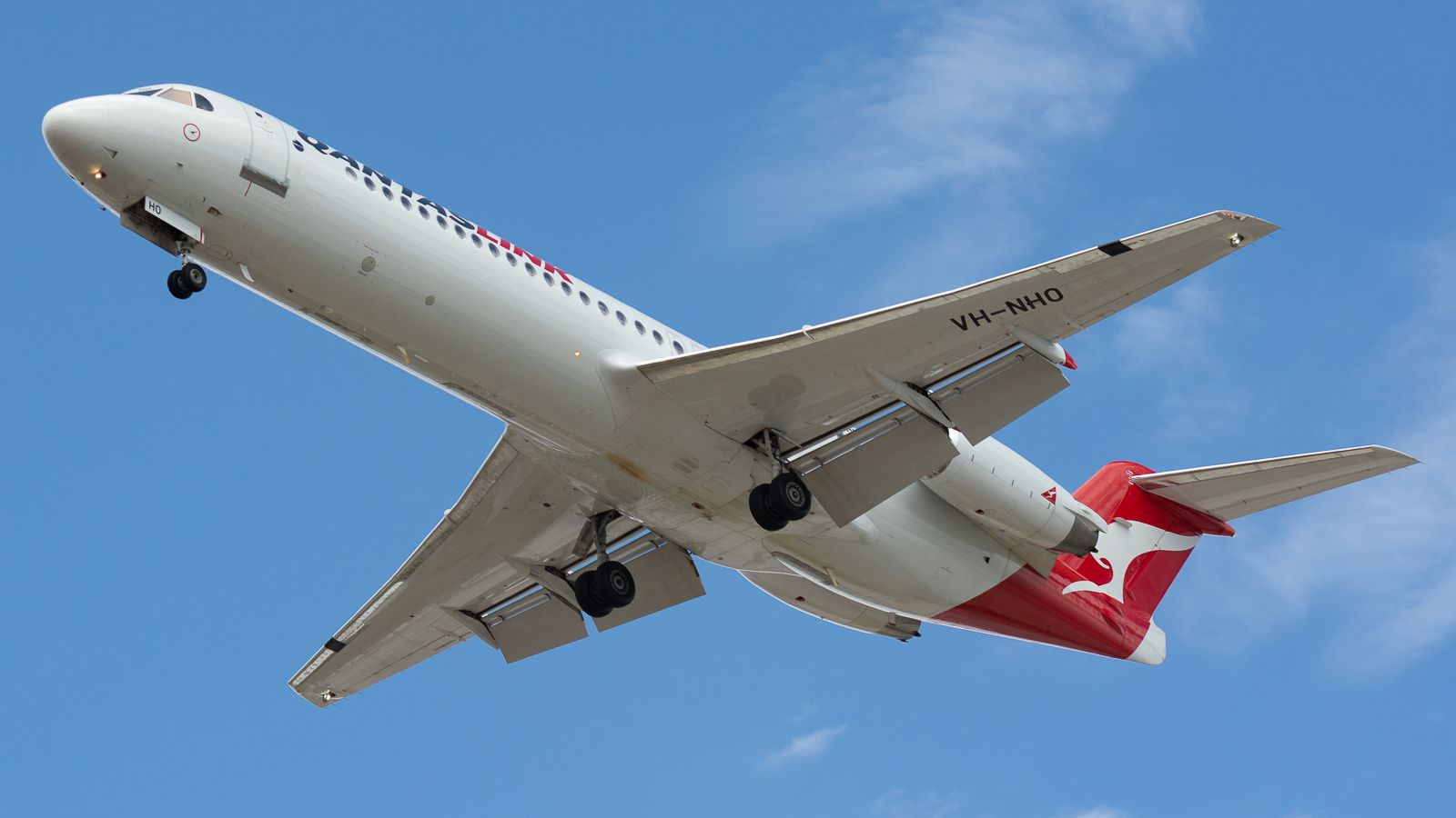 Fokker 100 (VH-NHO)