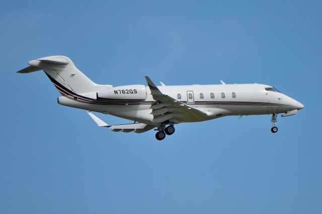 Canadair Challenger 350 (N762QS)