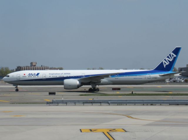 BOEING 777-300ER (JA798A)