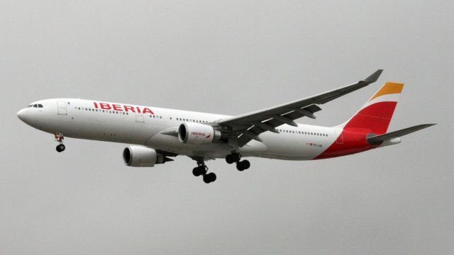 Airbus A330-300 (EC-LUB)