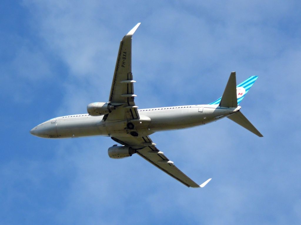 Boeing 737-800 (PH-BXA) - Retro livery