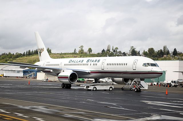 Boeing 757-200 (N757SS) - Just landed Thomas Boeing Field - taxing up to FBO . . .