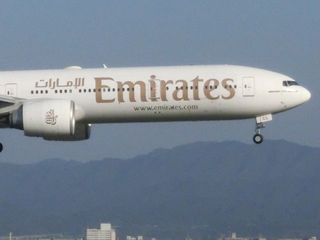 BOEING 777-300 (A6-ECL) - ð