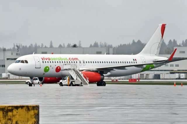 Airbus A320 (XA-VAE)