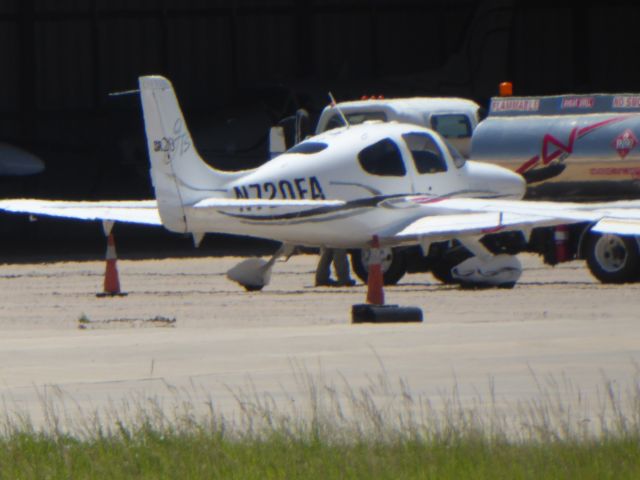 Cirrus SR-20 (N720FA)