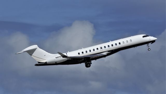 BOMBARDIER BD-700 Global 7500 (N421SZ)