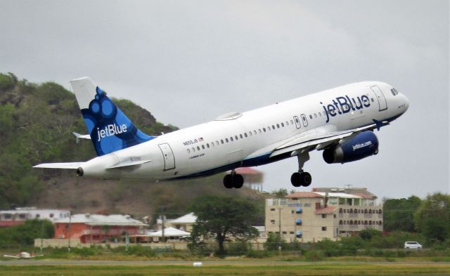 Airbus A320 (N655JB)