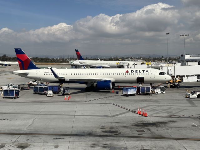 N514DE — - Profile shot from LAX