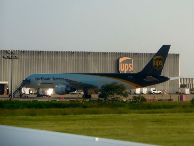 Boeing 757-200 (N418UP)