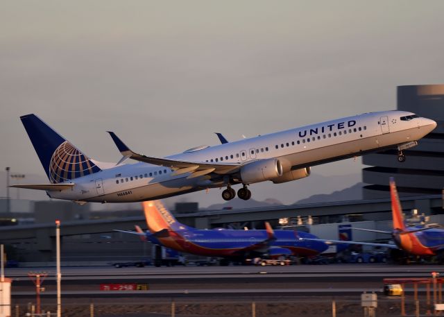 Boeing 737-900 (N66841)