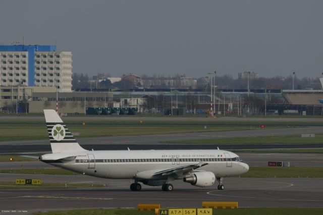 Airbus A320 (EI-DVM) - 2016-04-01 / 17:52 Schiphol - Amsterdam (AMS) Aer Lingus Airbus A330-214 op weg naar de Kaagbaan voor de start van de vlucht <EI0609> naar Dublin (DUB)