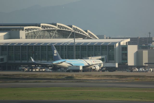 BOEING 767-300 (N171DZ)