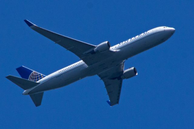 BOEING 767-300 (N675UA) - Subject aircraft photographed at 1242HrsEDT, on 26-June-2018, operating as United 65 from Lisbon, Portugal, (LIS, LPPT), enroute to Newark Liberty, (EWR, KEWR).