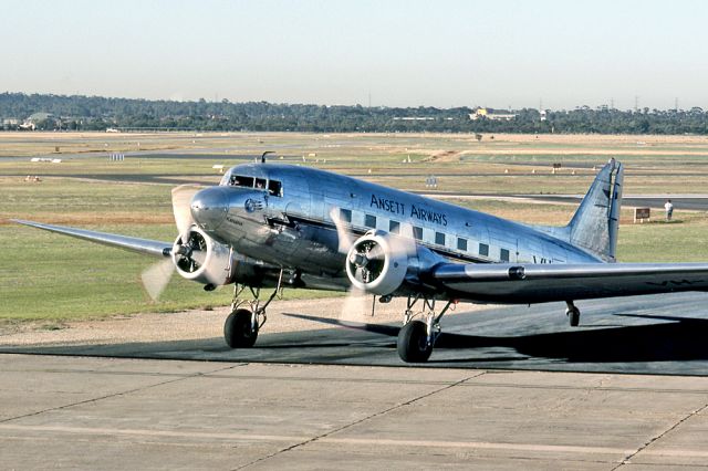 Douglas DC-3 (VH-ABR) - ANSETT AIRWAYS - DOUGLAS DC-3-G202A - REG VH-ABR (CN 2029) - PARAFIELD AIRPORT ADELAIDE SA. AUSTRALIA - YPPF 17/2/1996