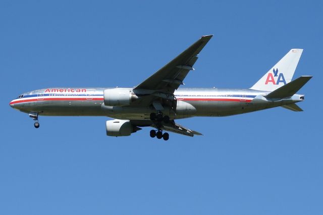 Boeing 777-200 (N762AN) - "AA81" arriving from LHR.