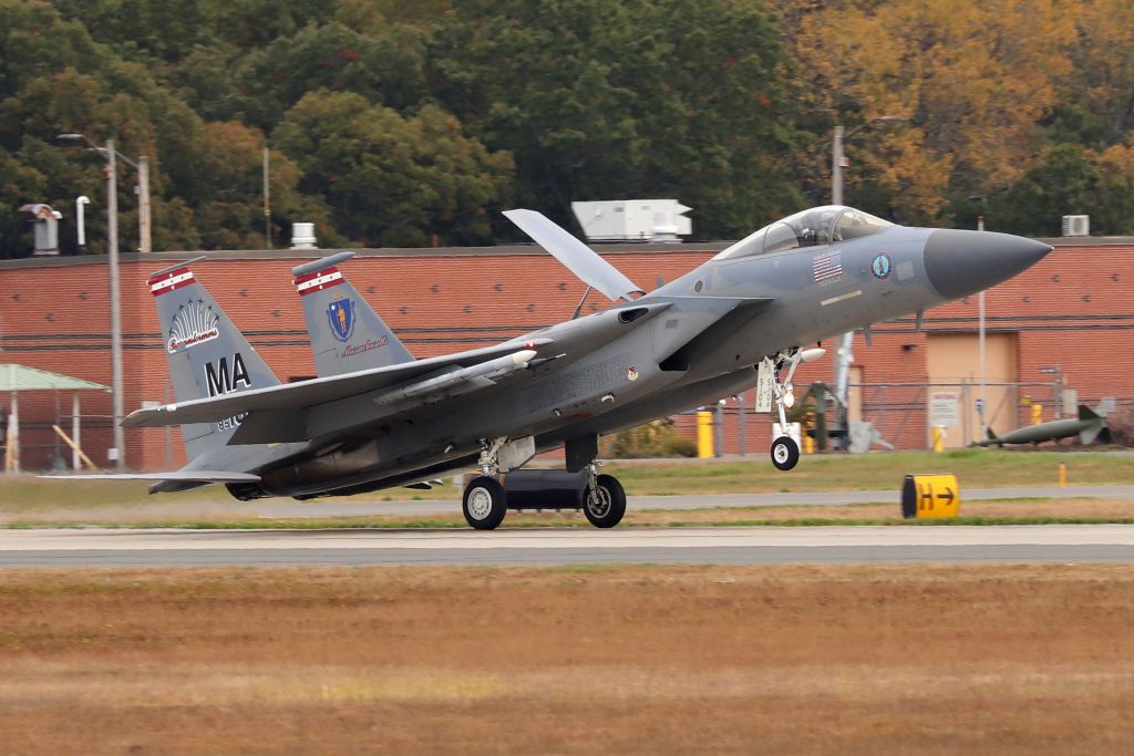 McDonnell Douglas F-15 Eagle (85-0104) - 'RIFLE 1' touching down on runway 20
