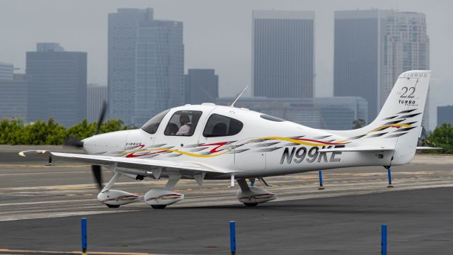 Cirrus SR-22 (N99KE)