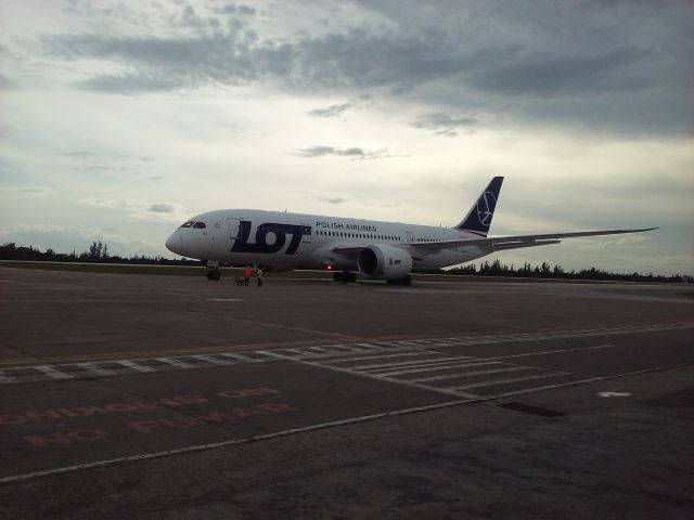 Boeing 787-8 (SP-LRA)