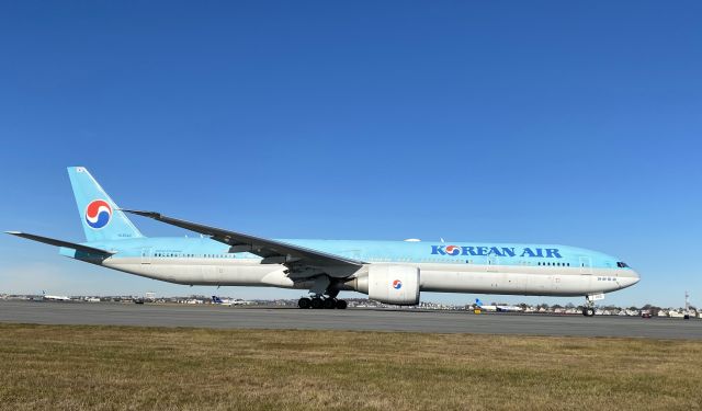 BOEING 777-300ER (HL8042) - Crehan Air 